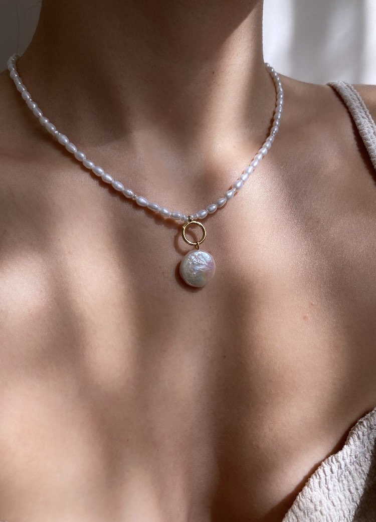 Collier avec Deux Perles