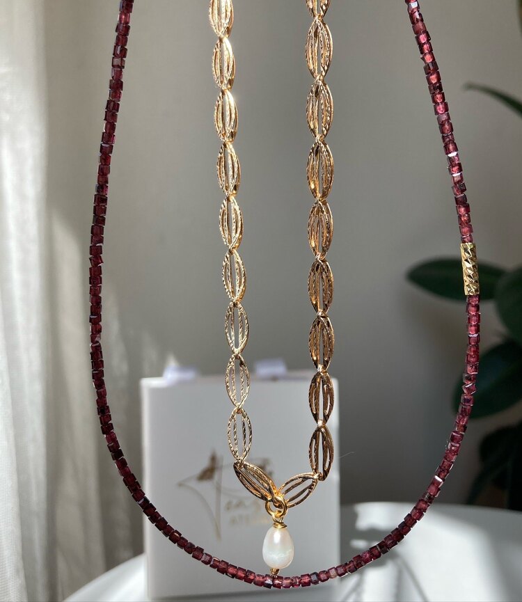 Minimal Lal Necklace