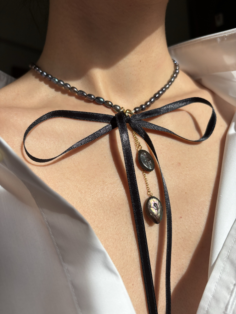 Ribbon Black Pearl Necklace