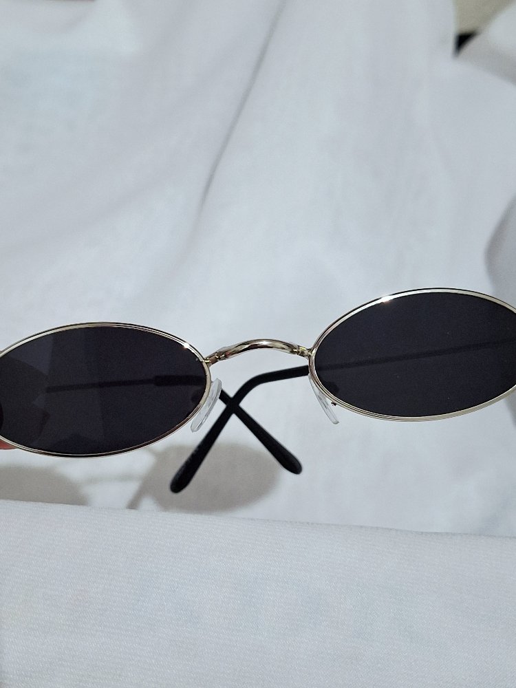 Minimal Siyah Oval Güneş Gözlüğü