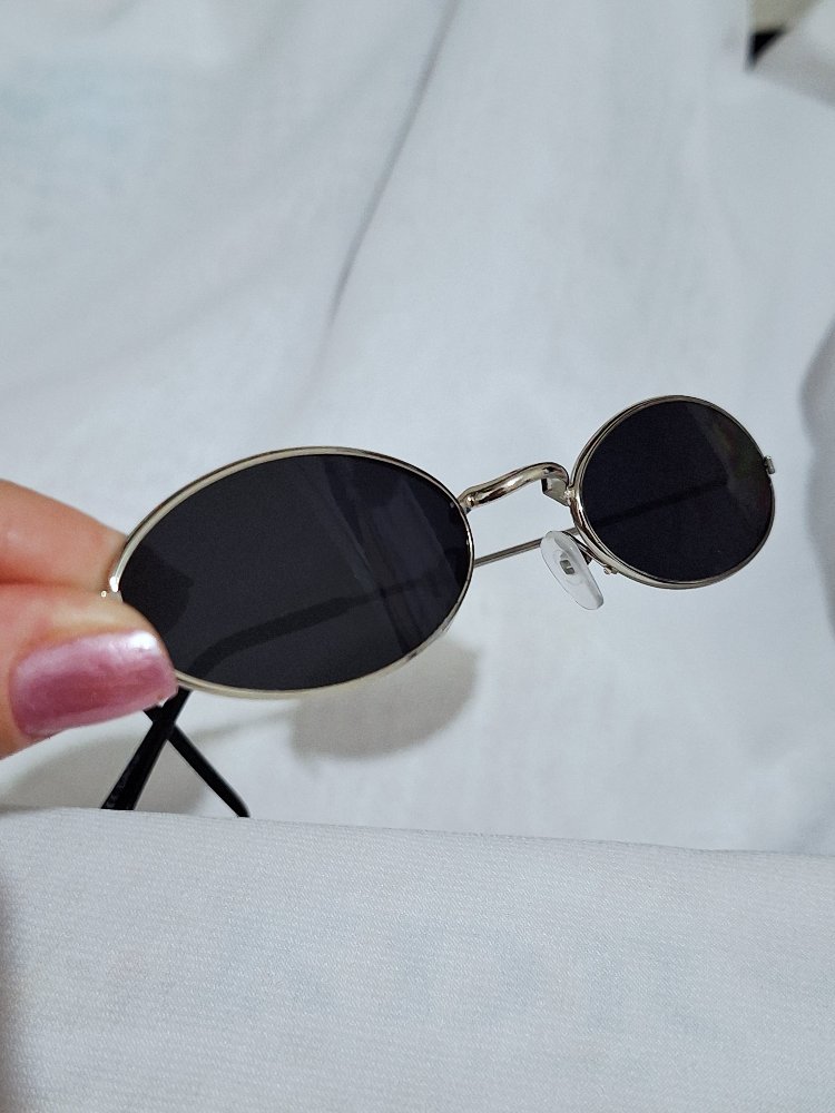 Minimal Siyah Oval Güneş Gözlüğü