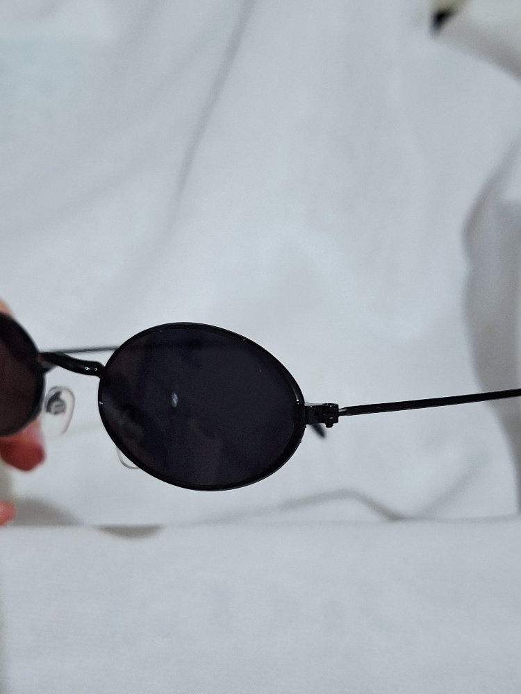 Minimal Siyah Oval Güneş Gözlüğü