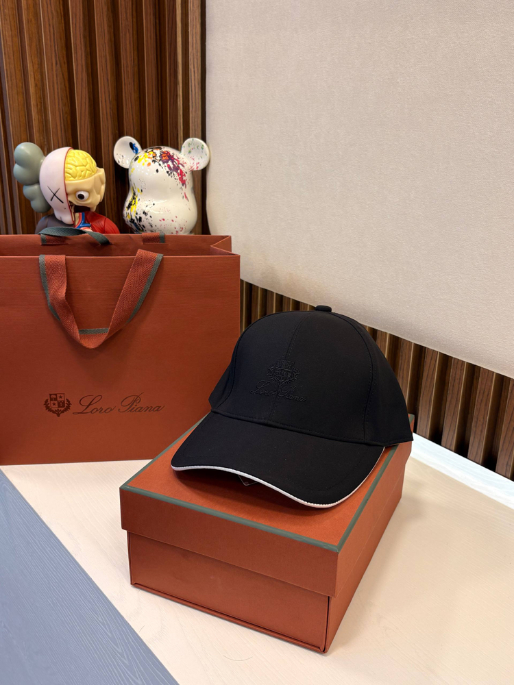 Loro Piana Siyah Logo Nakışlı Şapka