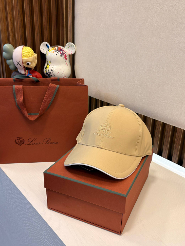 Loro Piana Bej Logo Nakışlı Şapka