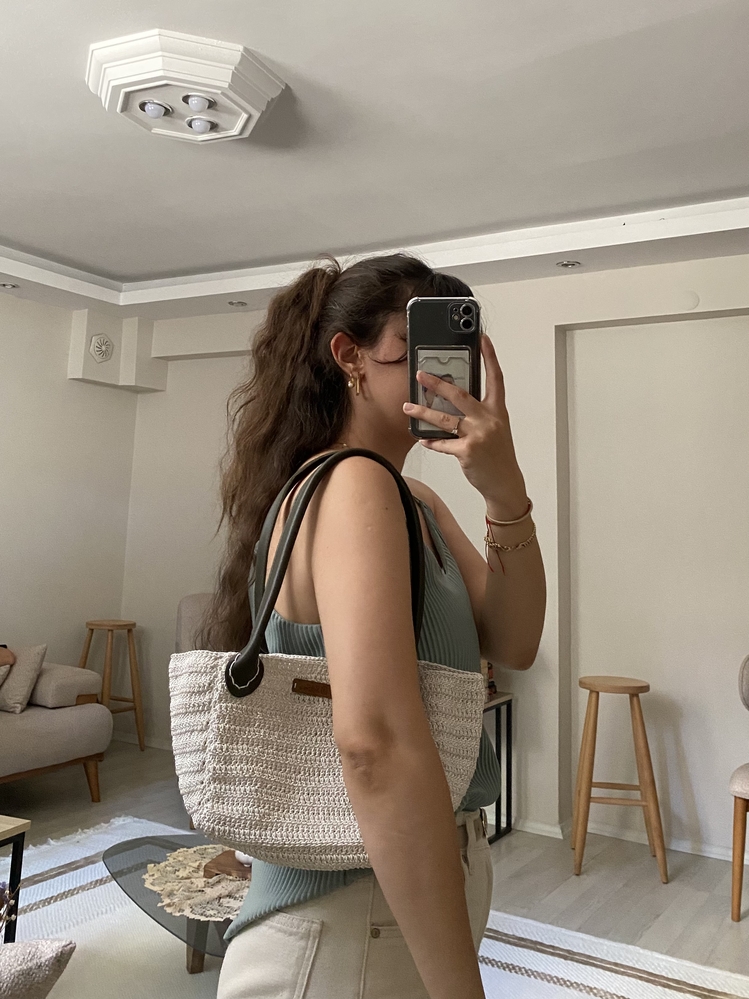 YEŞİL SAPLI KOL ÇANTASI