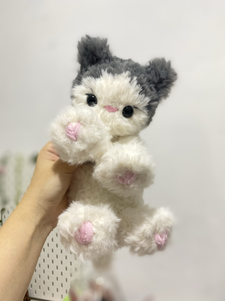 İki Renkli Yumoş Kedi