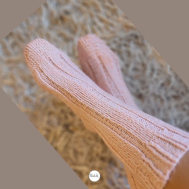 Pembe Renk Örgü Çorap