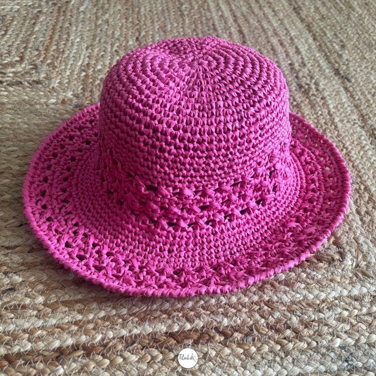Pembe Örgü Şapka