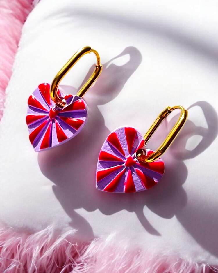 Eflatun & Pembe Kalp charmlı Çelik halkalı küpe