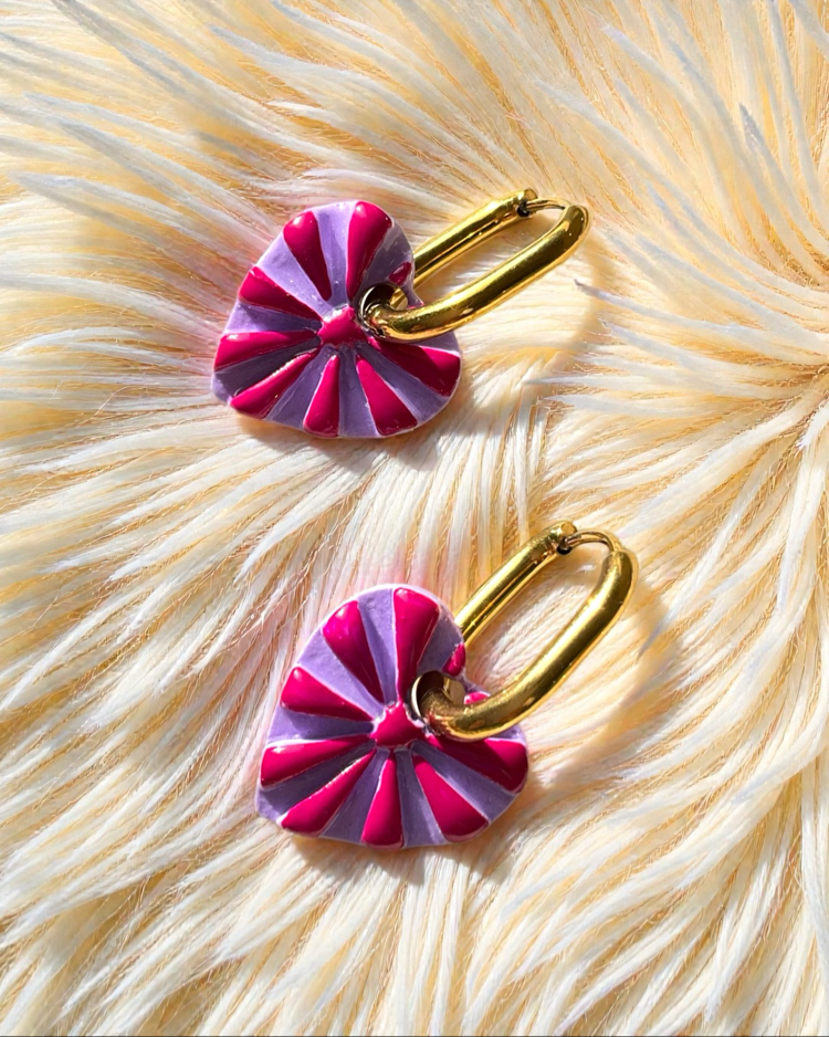 Eflatun & Pembe Kalp charmlı Çelik halkalı küpe