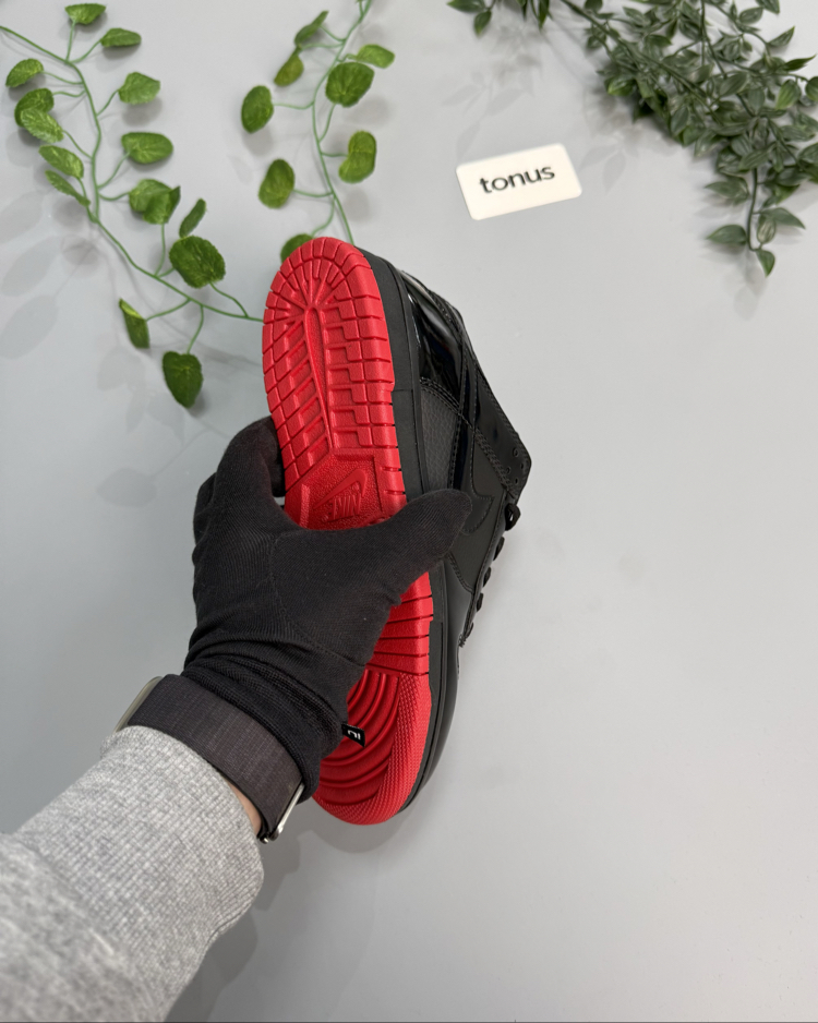 Nike dunk parlak siyah kırmızı 