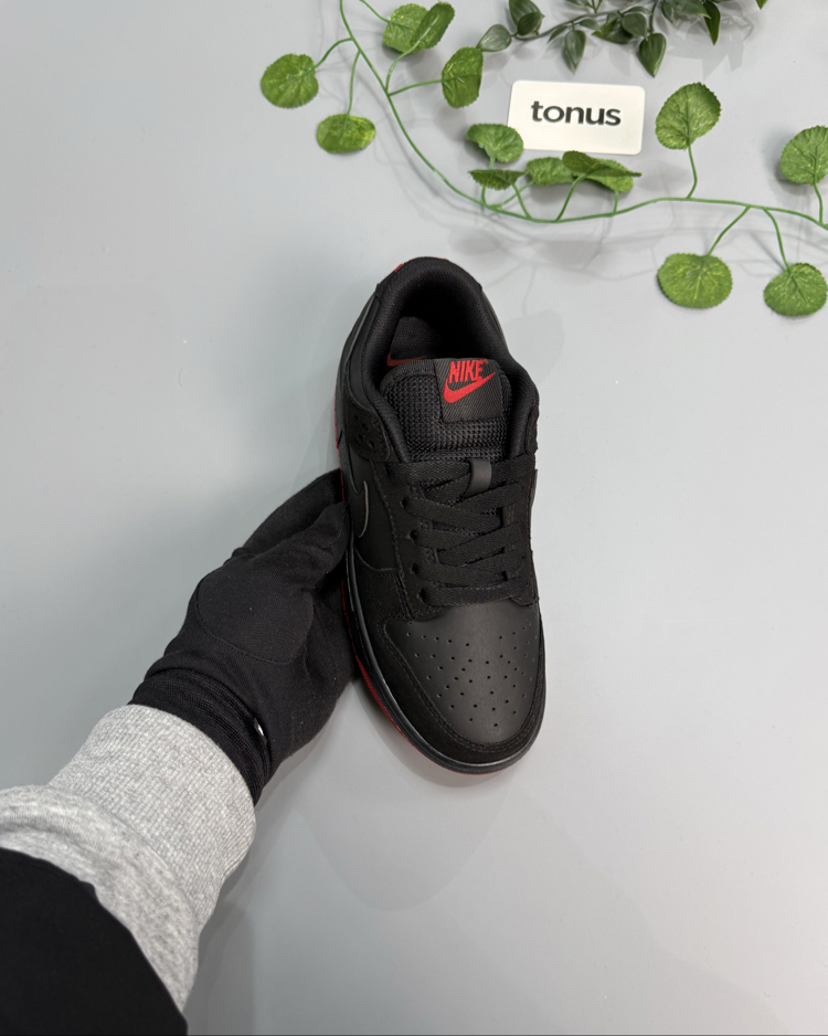 Nike dunk süet siyah kırmızı 