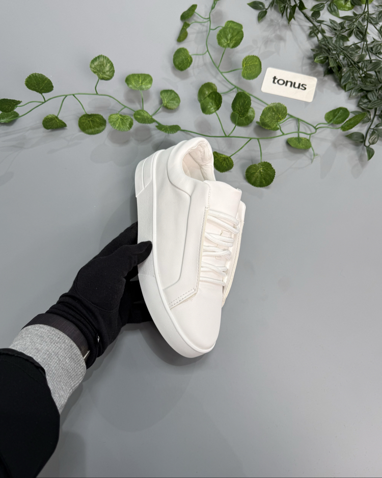 Beyaz deri sneakers 