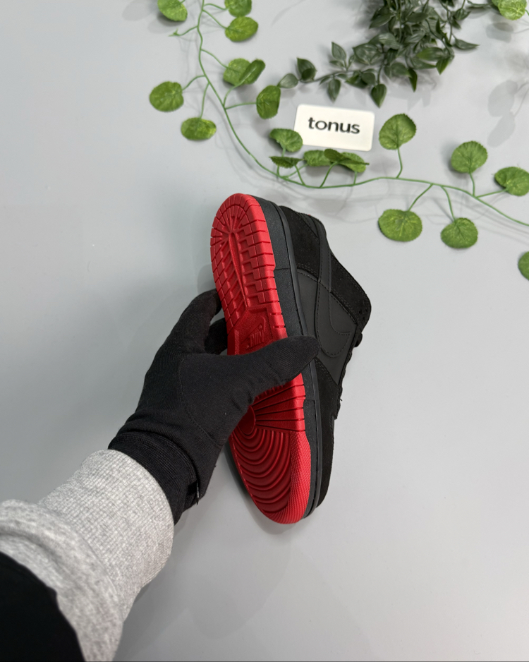Nike dunk süet siyah kırmızı 