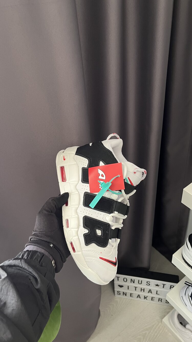 Nike Uptempo Beyaz siyah 