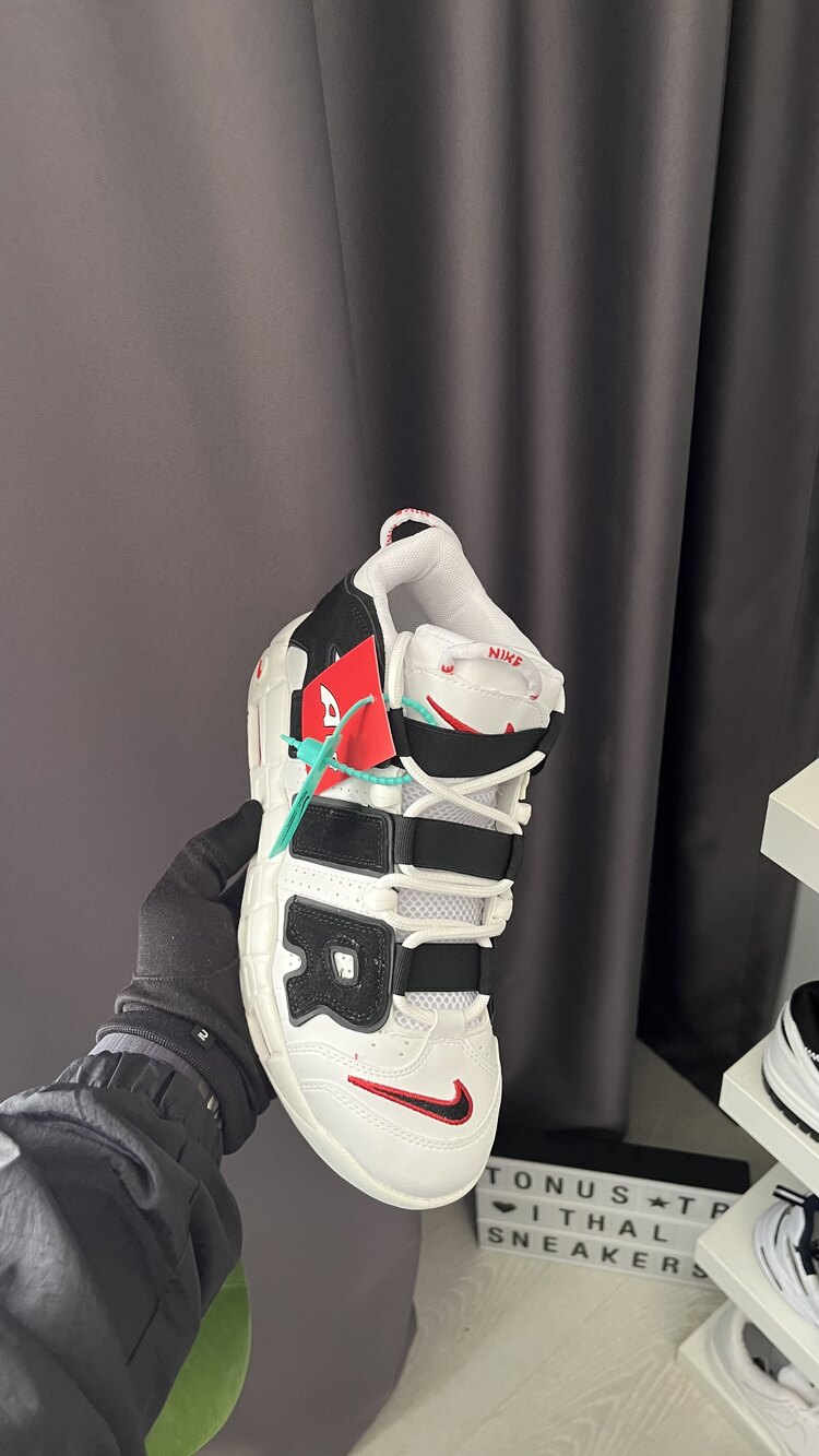 Nike Uptempo Beyaz siyah 
