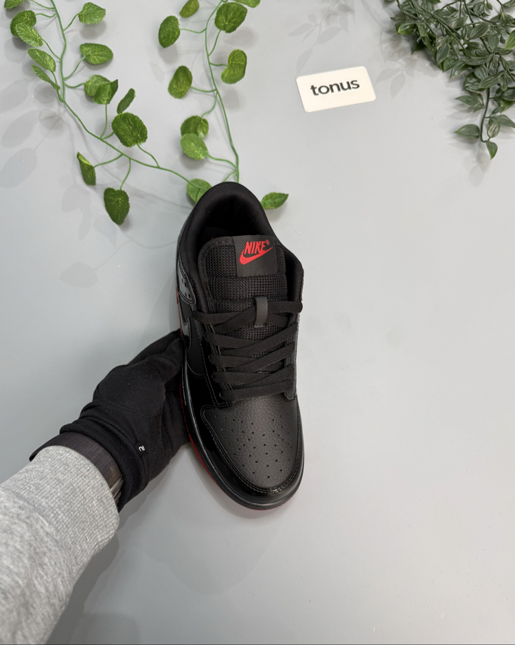 Nike dunk parlak siyah kırmızı 