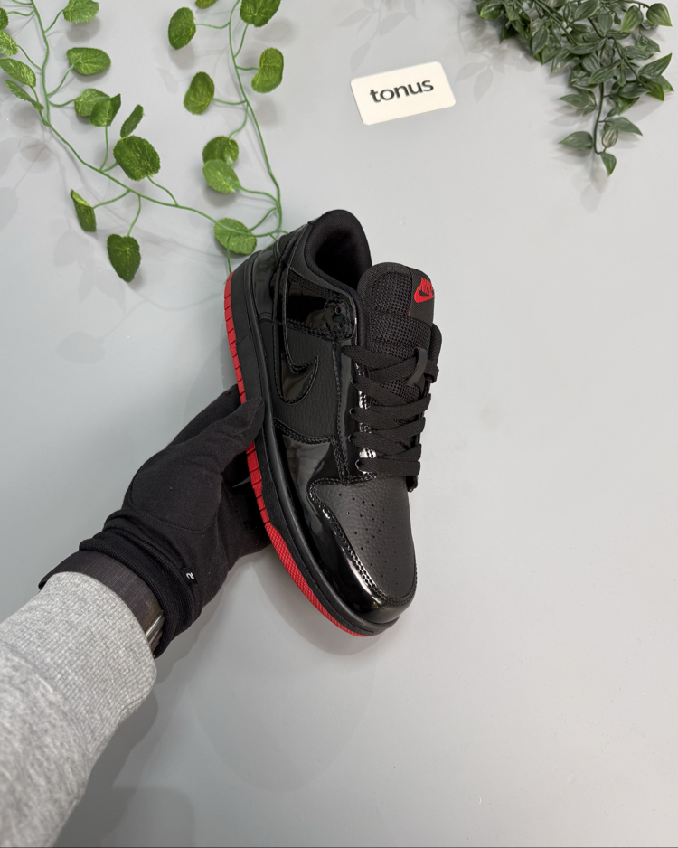 Nike dunk parlak siyah kırmızı 