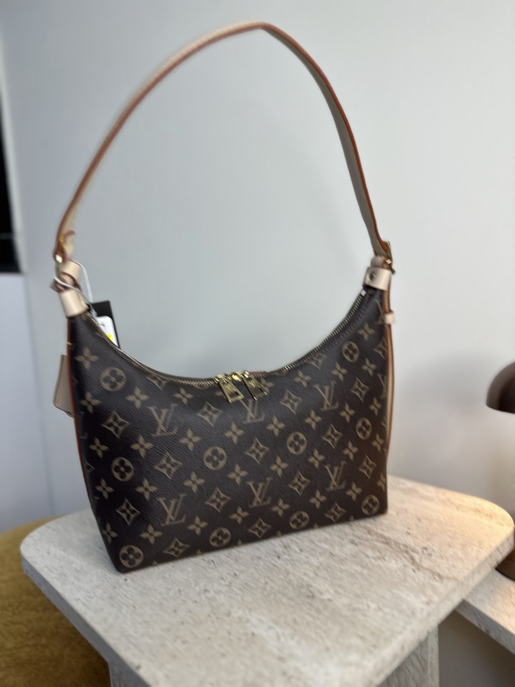 Louis Vuitton büyük çanta