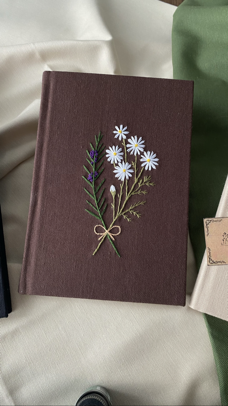 Kahverengi Papatya-Kekik Nakışlı Defter