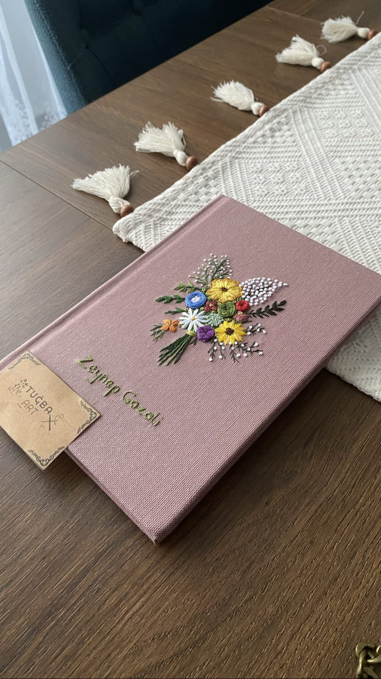Pembe Buket Nakışlı Defter