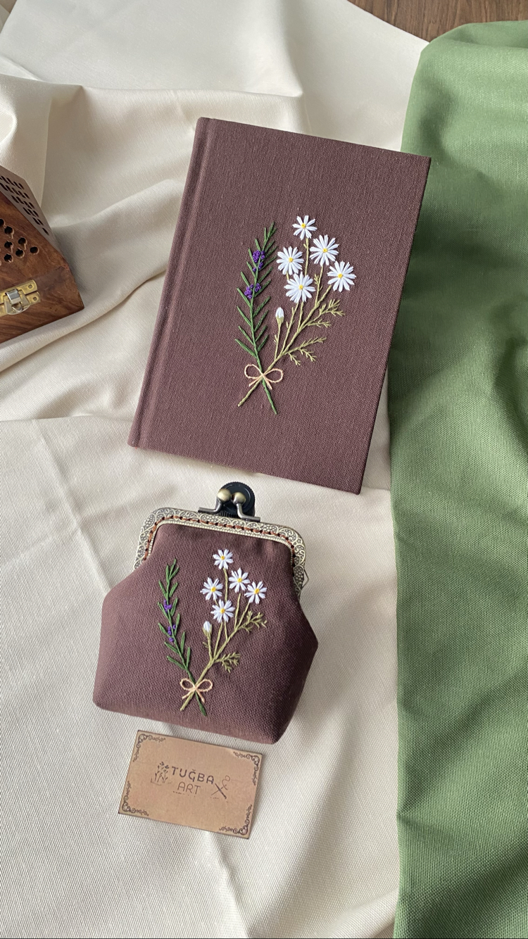 Kahverengi Papatya-Kekik Nakışlı Defter
