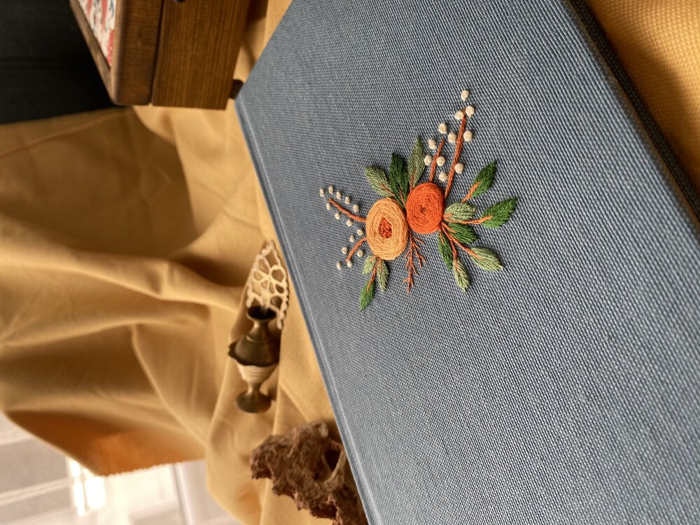 İndigo Çiçekli Nakışlı Defter