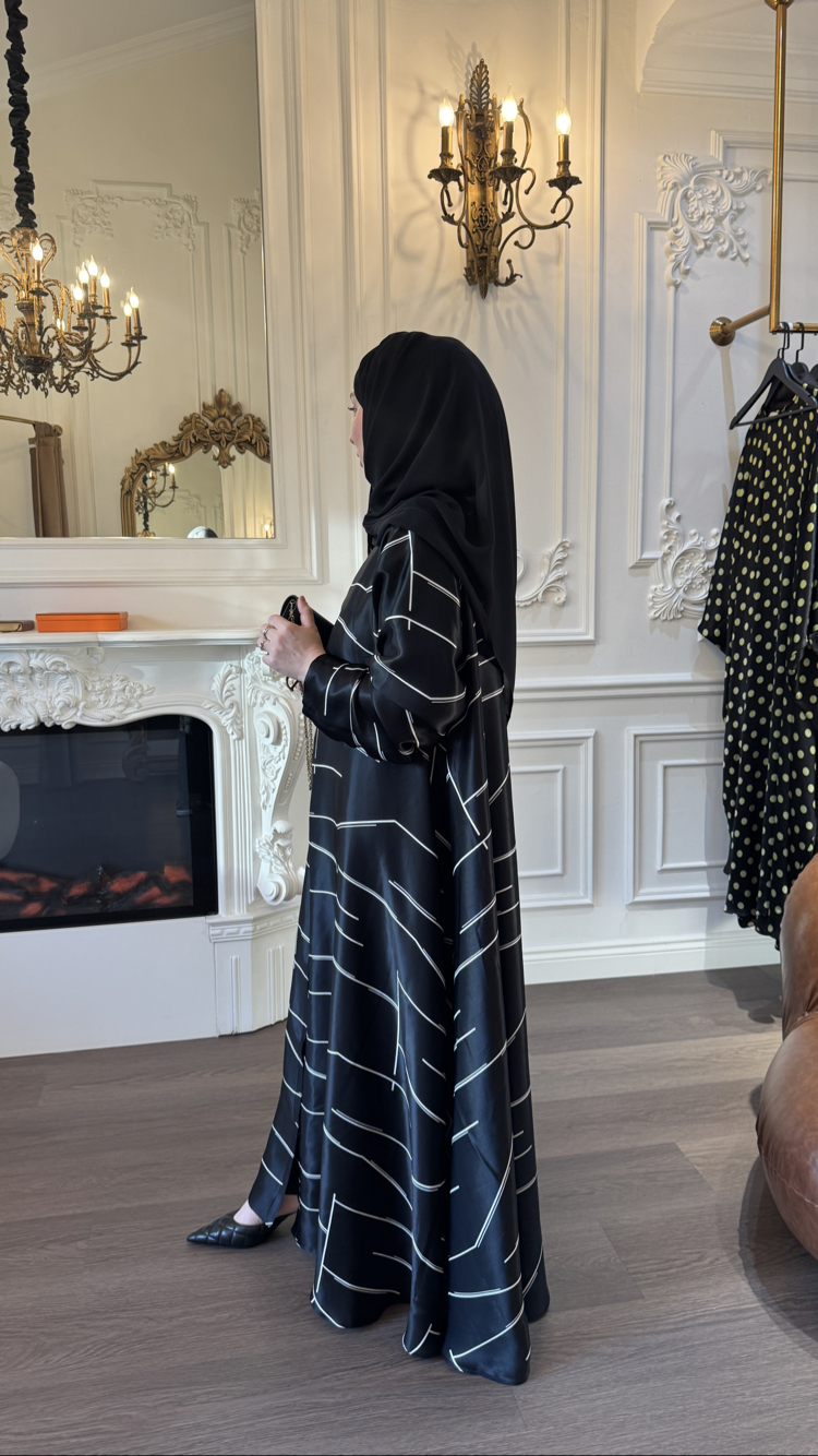 Noir Linea abaya