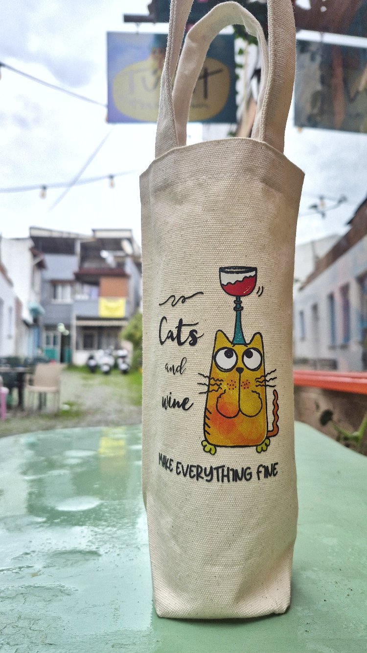 Cat and Wine Şarap Şişesi Kılıfı