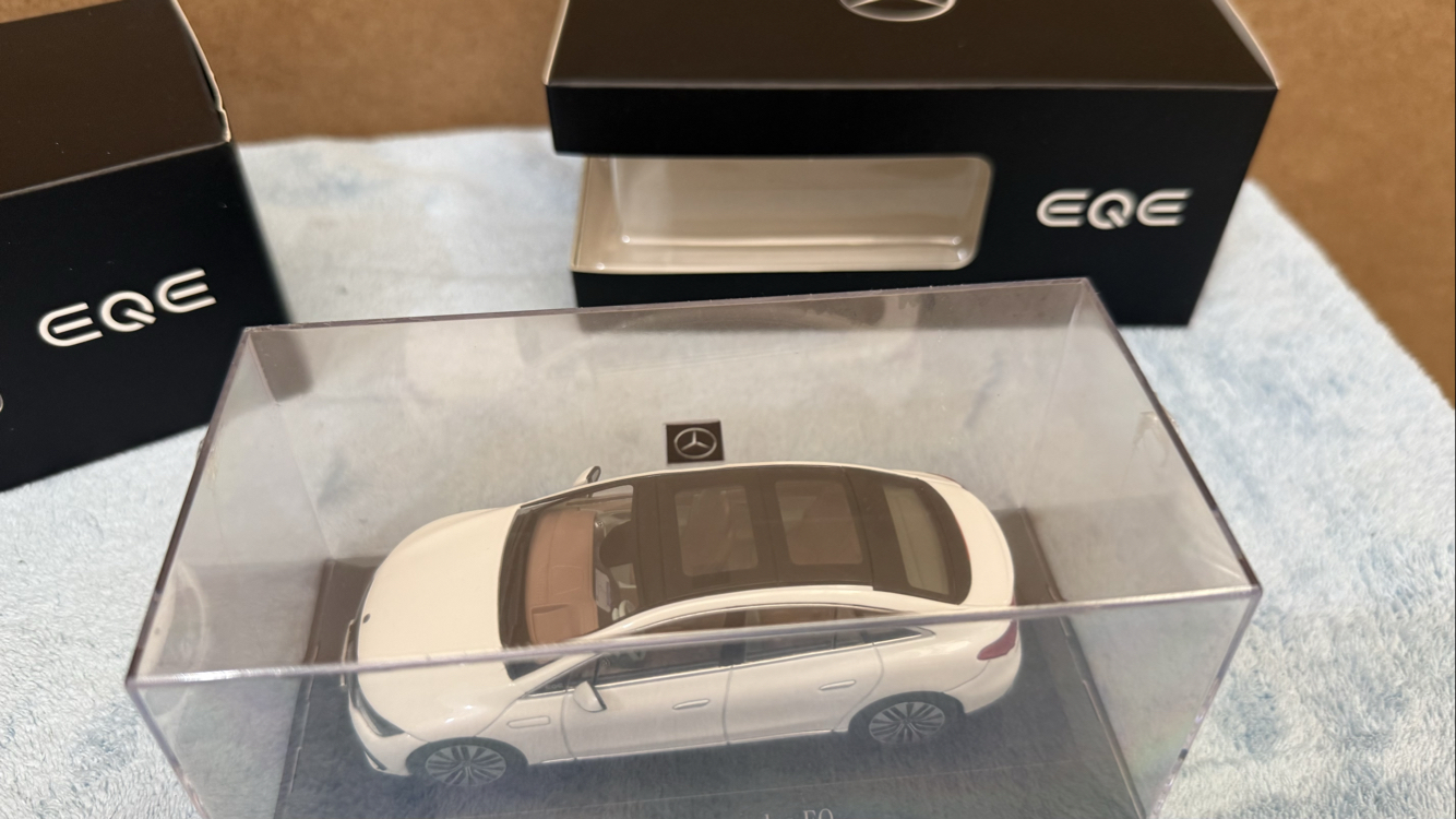 MERCEDES SIFIR ORİJİNAL EQE 1/43 MODEL ARABA