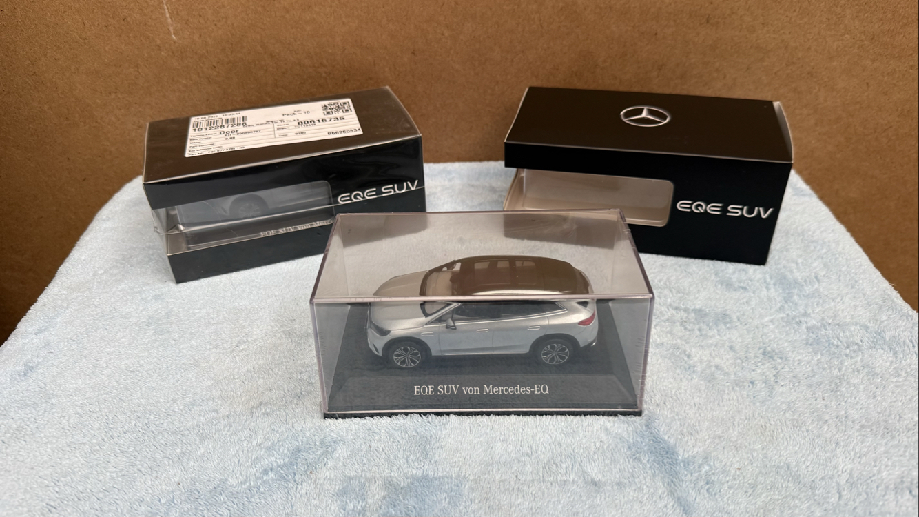 MERCEDES-BENZ EQE SUV 1/43 MODEL ARAÇ GRİ