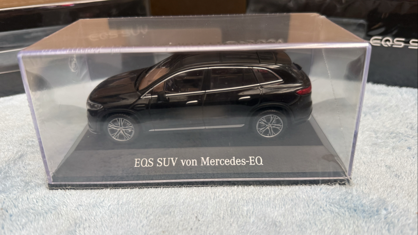 MERCEDES-BENZ EQS SUV 1/43 MODEL ARAÇ SİYAH