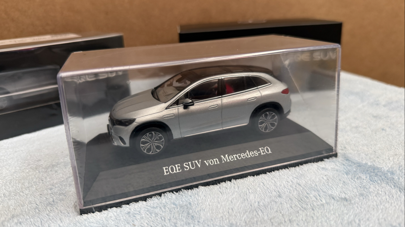 MERCEDES-BENZ EQE SUV 1/43 MODEL ARAÇ GRİ