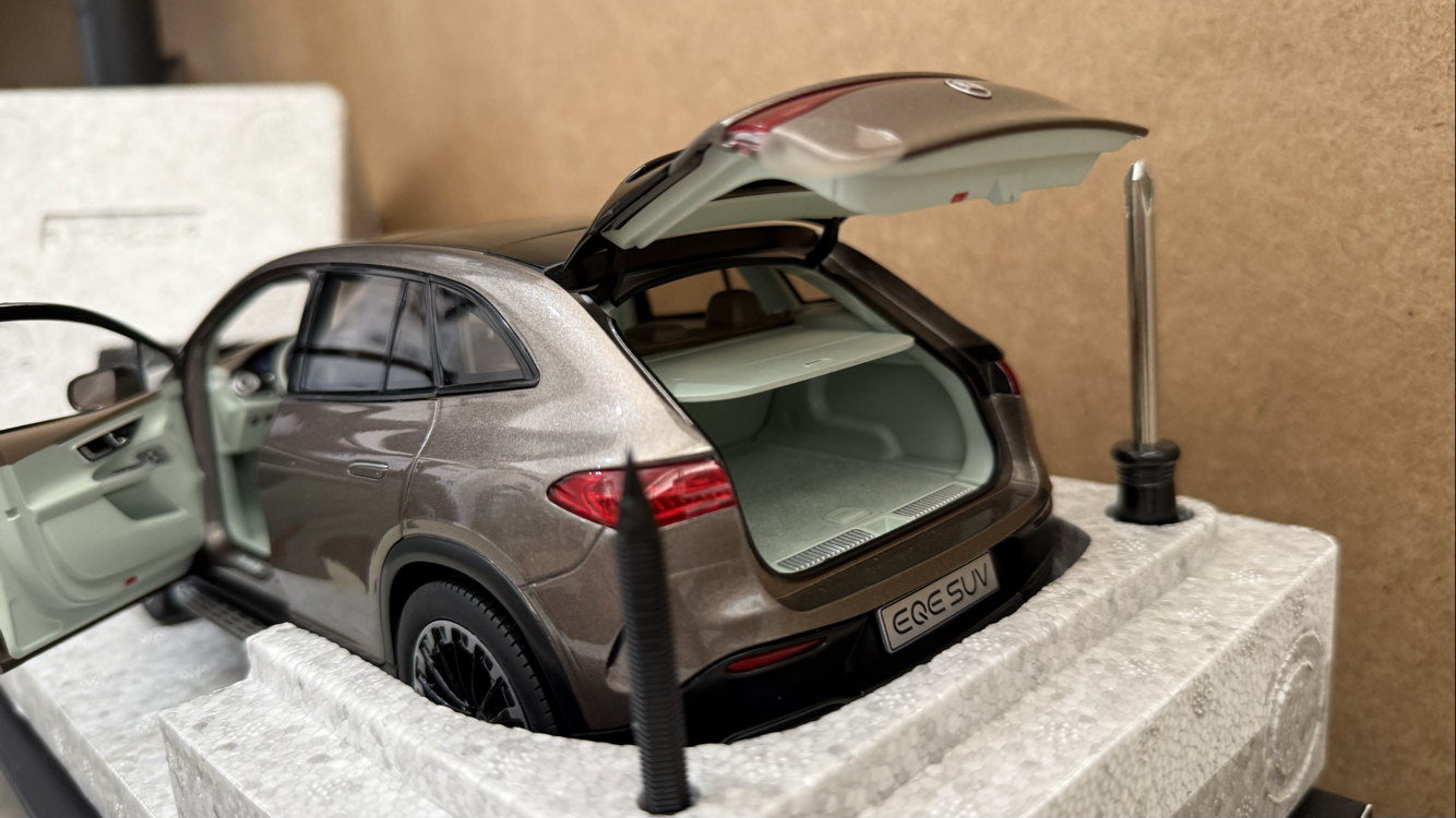MERCEDES SIFIR ORİJİNAL EQE 1/18 MODEL ARABA