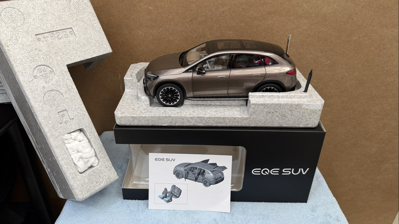 MERCEDES SIFIR ORİJİNAL EQE 1/18 MODEL ARABA