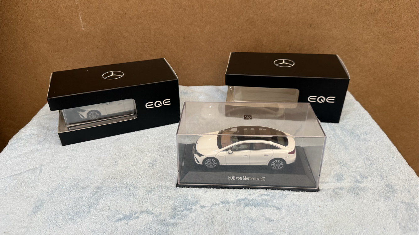 MERCEDES SIFIR ORİJİNAL EQE 1/43 MODEL ARABA
