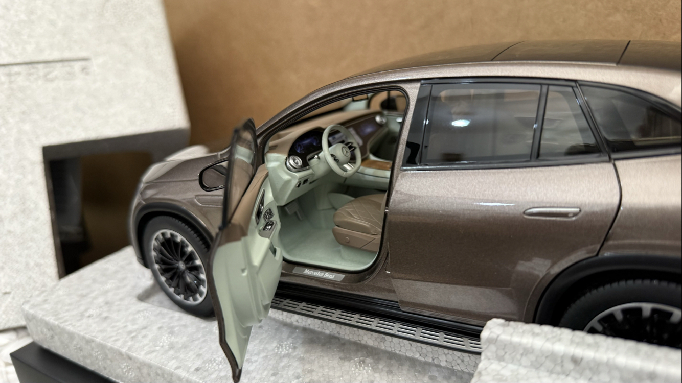 MERCEDES SIFIR ORİJİNAL EQE 1/18 MODEL ARABA