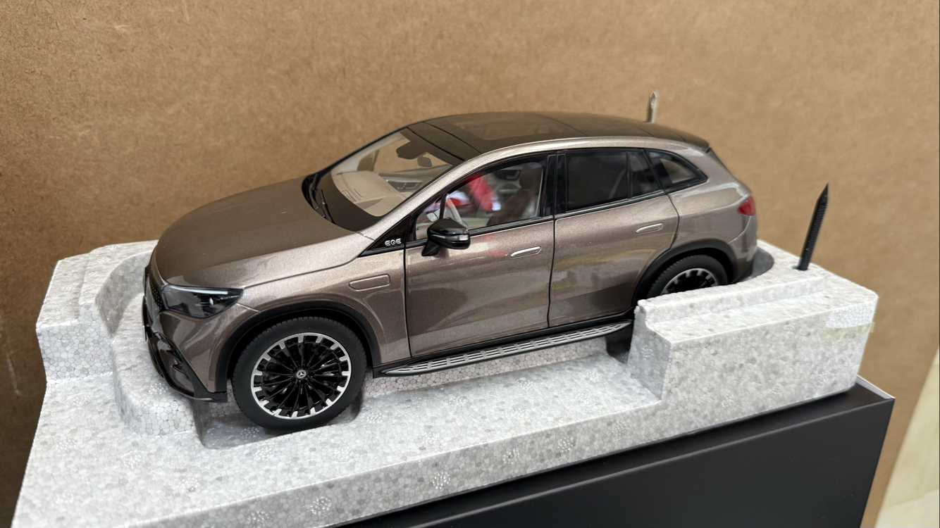 MERCEDES SIFIR ORİJİNAL EQE 1/18 MODEL ARABA
