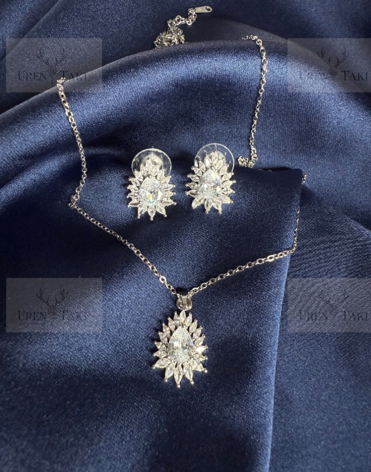 Özel Seri 316 Gümüs Zirkon Tasli Cicek Damla Model Set