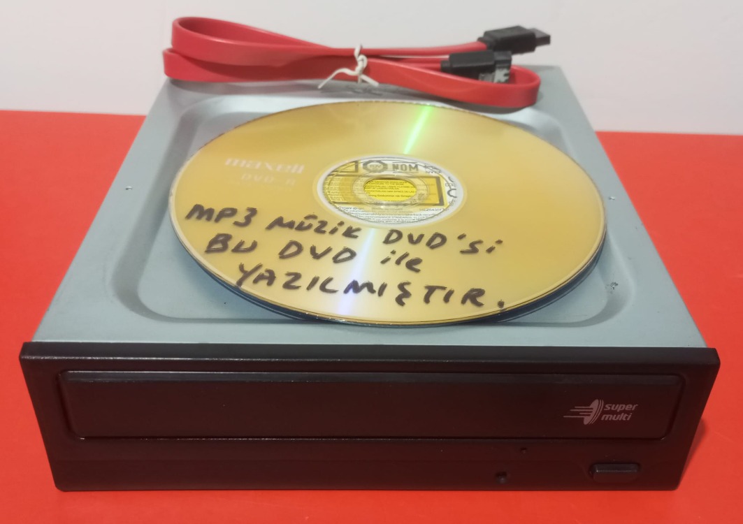 LG SATA DVD-ROM (PC için Dahili , Kablo hediye , Sorunsuz , İkinci El)