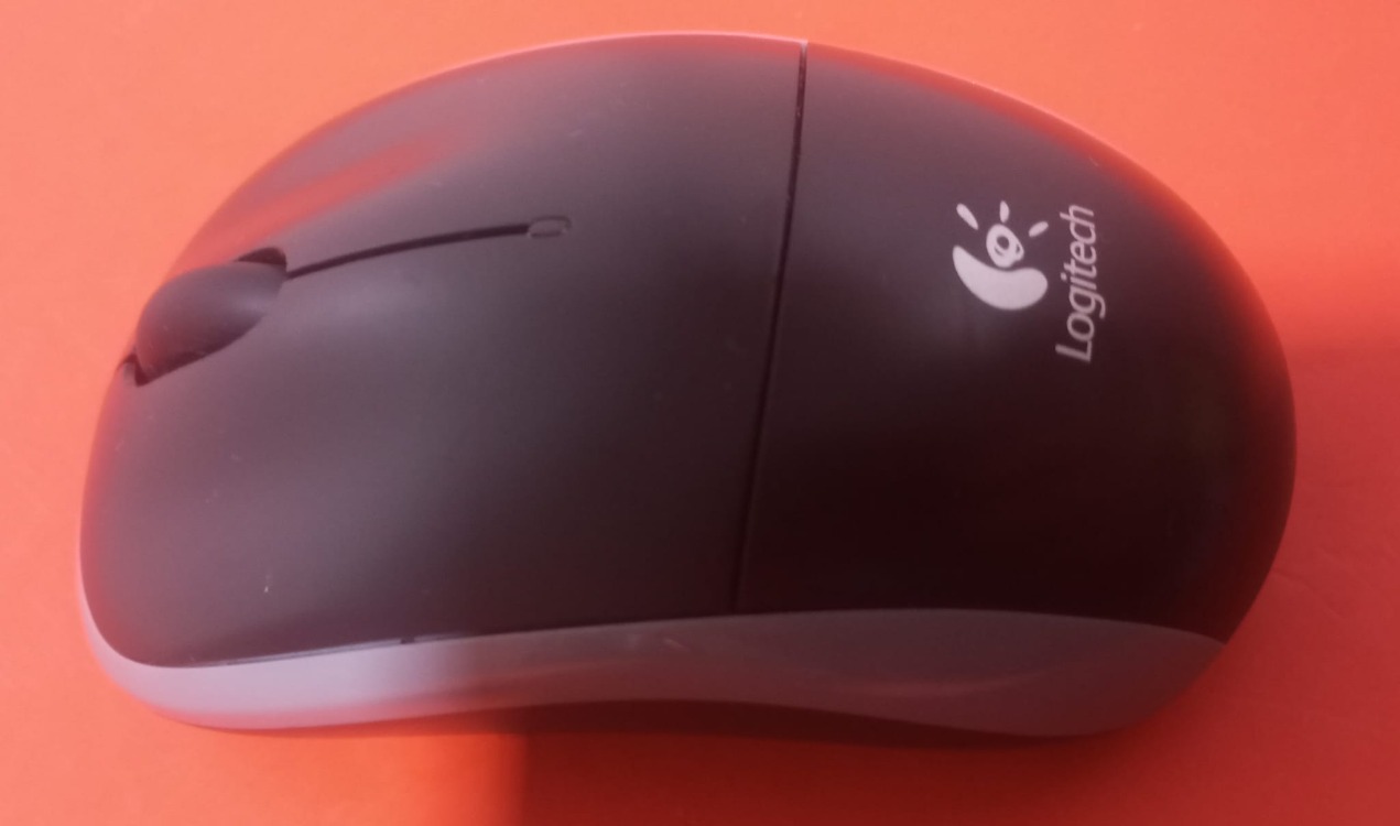 Logitech Kablosuz Unifying K330 Klavye M180 Mouse (Kaliteli - Çok temiz - Pil ve pad hediye )