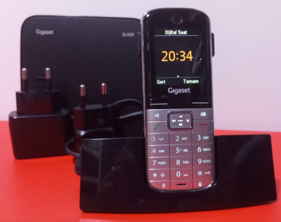 Gigaset SL400 Telsiz Telefon ve Baz istasyonu (Prof. Model ,Renkli ekran , Sorunsuz)