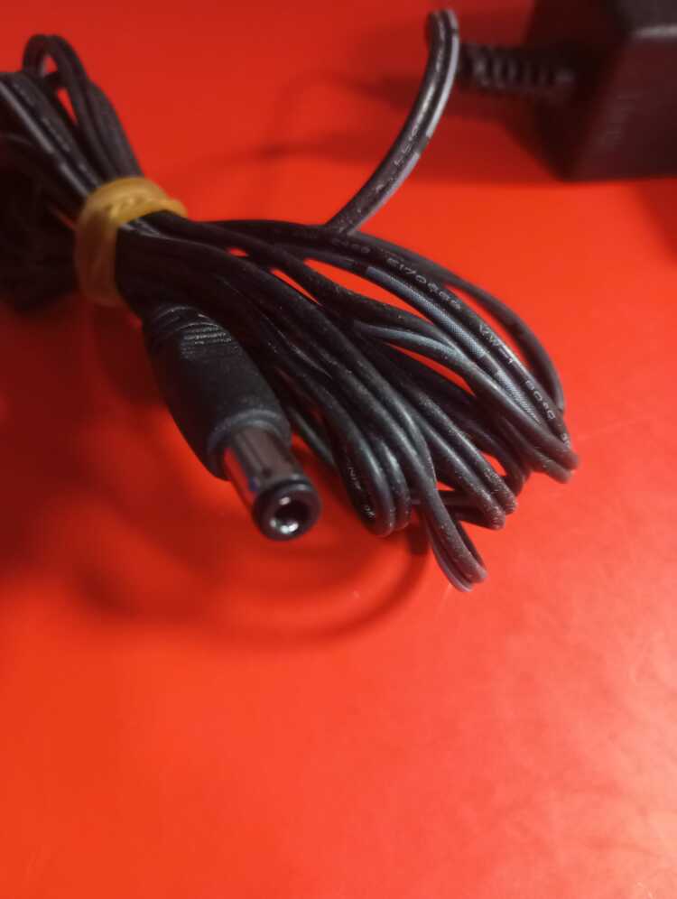DVE 9 Volt 1 Amper DC Adaptör (Kaliteli ,Standart uçlu , İkinci El)