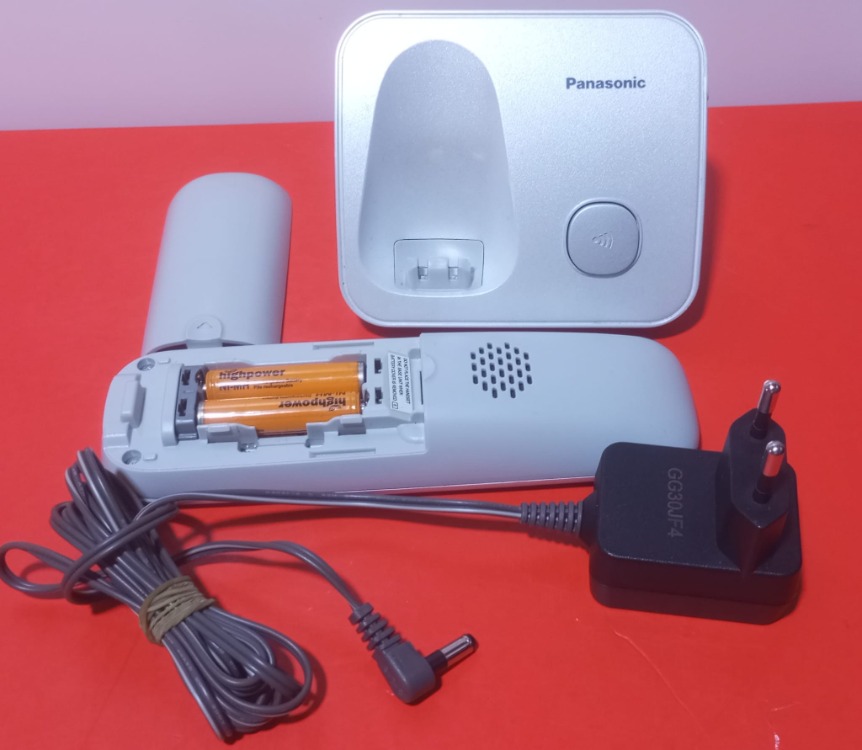 Panasonic KX-TG6811 Telsiz Telefon (Üst model - Yeni gibi - Yeni ayarında pillerle)