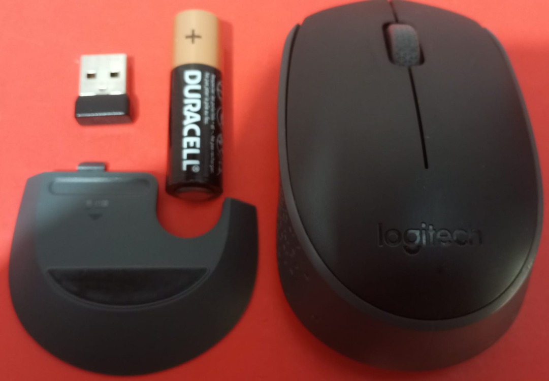 Logitech M171 Kablosuz Optik Mouse (Kaliteli , Pil ve Bileklikli Pad Hediye , Sorunsuz)