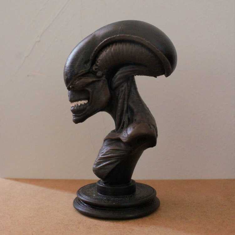 Alien Büst