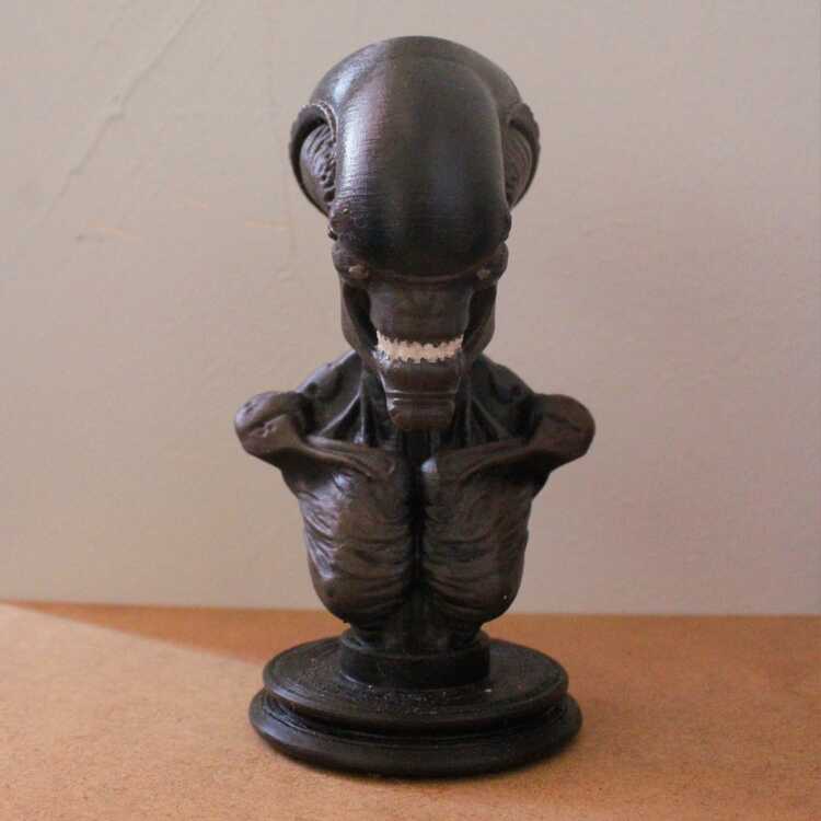 Alien Büst