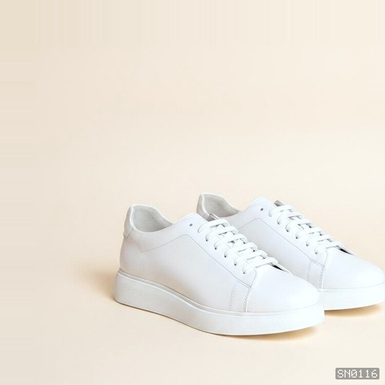 Beyaz sneaker