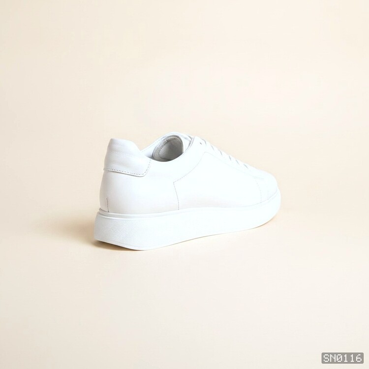 Beyaz sneaker