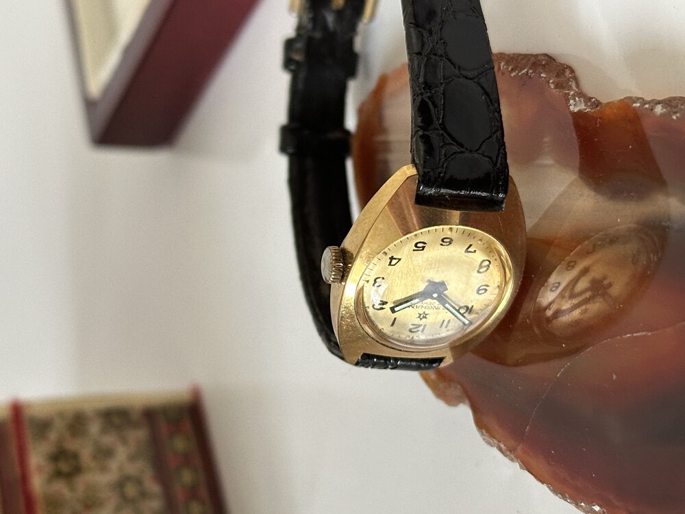Junghans Deri Kordon Kurmalı Saat